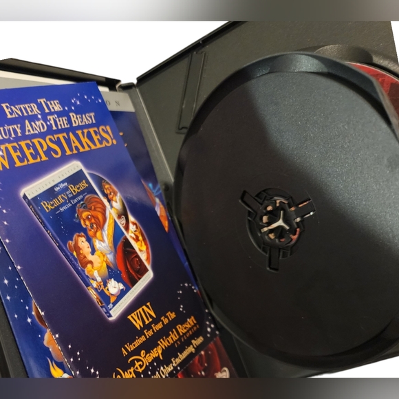 3 Disney movies (2 movies added to listing is why price increased) - Picture 3 of 11